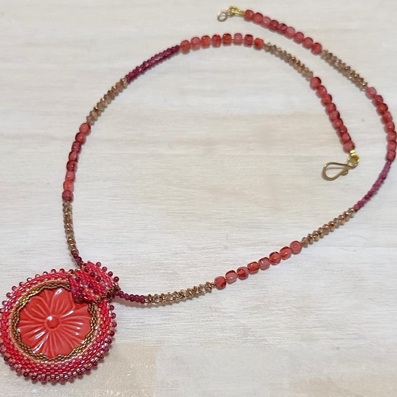 Handcrafted Gemstone necklace, cherry quartz with center ceramic medalion - Picture 4 of 8